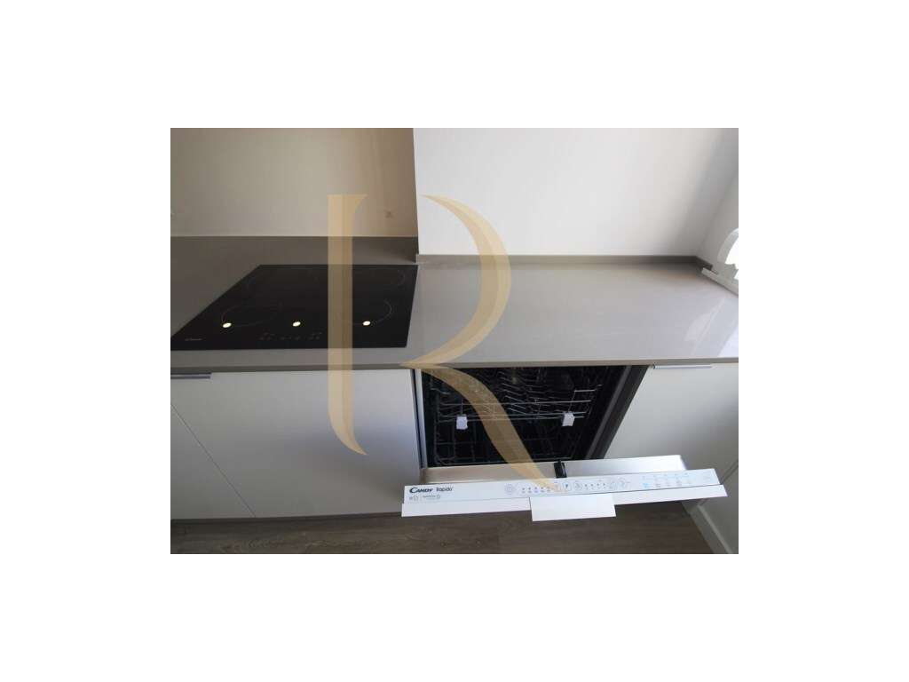 Apartamento T2 remodelado com arrecadação na Torre da Marinha - Seixal - Grande imagem: 2/8