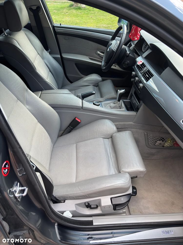 BMW Seria 5 525i - 11