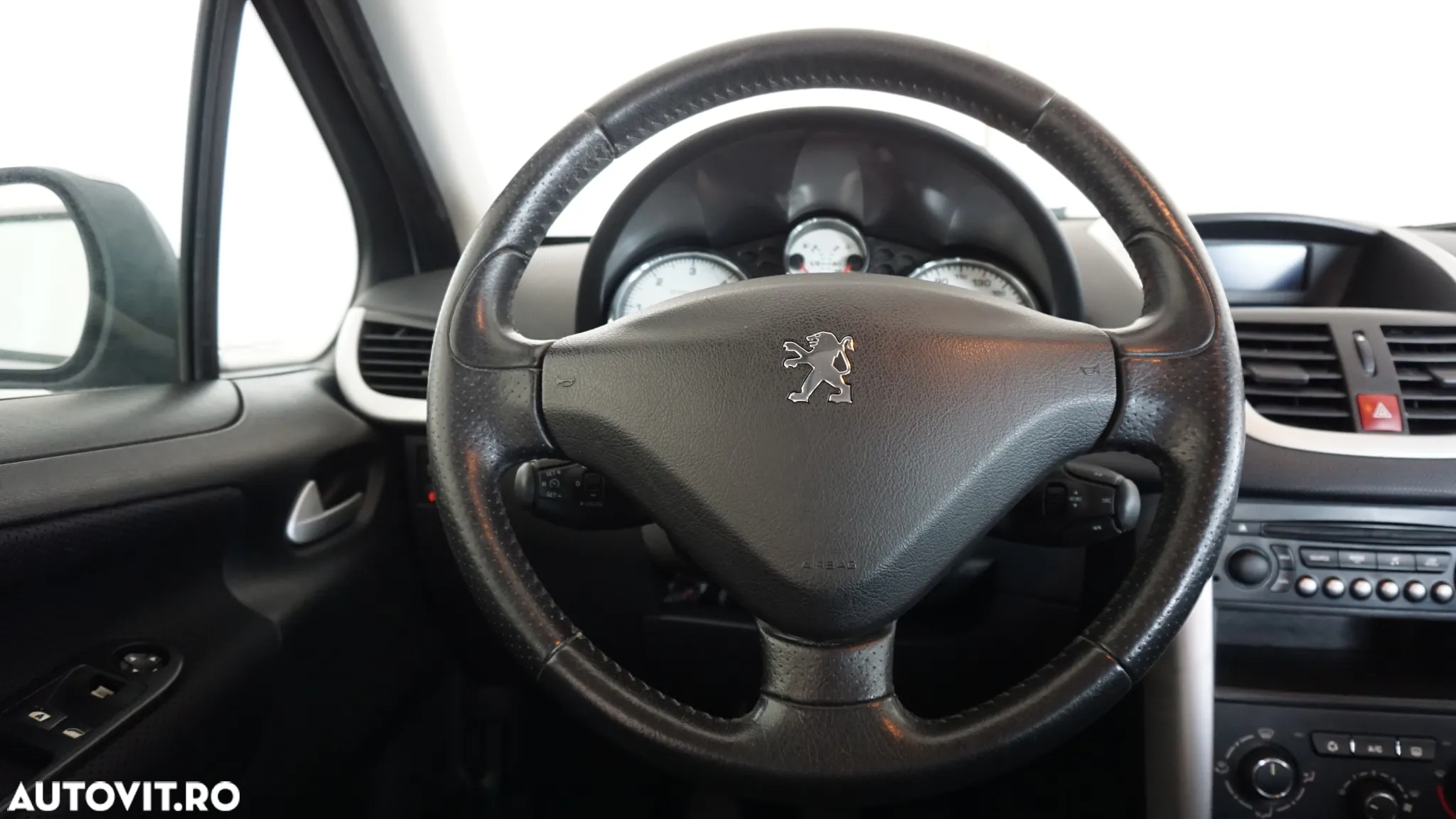 Peugeot 207 1.6 HDI FAP Allure - 12