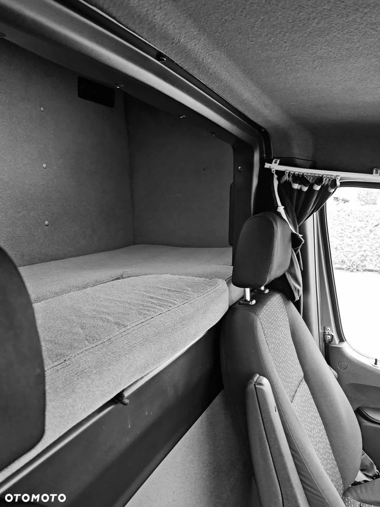 Mercedes-Benz Sprinter 319 - 14