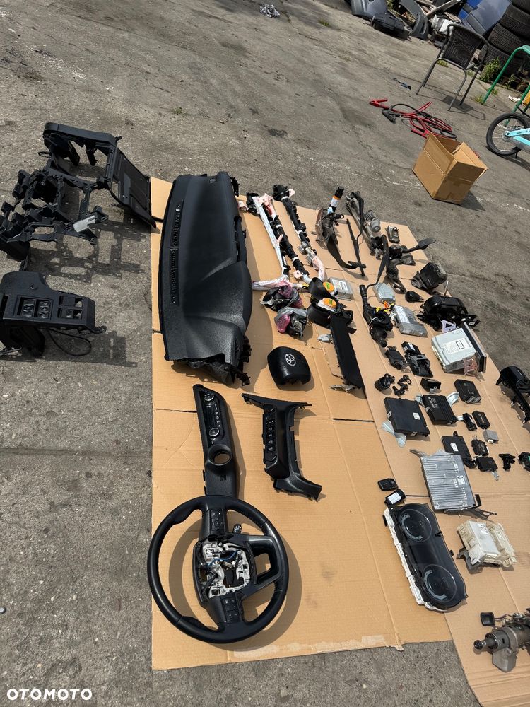 TOYOTA HILUX  a 8 VIII  LIFT CZĘŚCI kierownica z tempomatem wszystkie   2015- Radio    1300zl / 86140-OK620 138000-6050H101 BQ800962 FT0078A 10R-04  Moduł nawigacj 400zl / QNG-BE2808  6434C-BE2808  TA-2014 202-SMB033   Sterownik moduł napędu 300zl  89533-71092 363811-12720   Moduł kamera radar asystent 300zl  MFC430TA 8646C-OKO20   62A669-000 89990-0K081  -300zł   88650-0K560 MA277400-6930  -200zł   Sensor radar distronic acc 1400zl  88210-OKO50  Moduł zamka centralnego 150zl  89740-OKO40 61B921-000  MODUL STEROWNIK START STOP -400zl  8926A-OKO10 219002-3230   89784-F4020 200zl  POMBA ABS  700zl  116040-48230 89541-71810  MODUŁ STOP AND START 600zl  89260-0K062 219001-4640   STEROWNIK MODUL WTRYSKU ENGINE CONTROL 3400 zł   89666-0KW12 SZ276100-5300   MODUŁ POZIOMOWANIA REFLEKTORÓW 200zł  89960-71050 35600-70567 88QkX375957   Gateway 250zl  89100-71010 5012-9894   Przepływomierz 2.4 -100zl 22204-30030 197500-0030   081-0H86 -200zl   Wentylator 400 184721 B453771   Rezystor wentylatora silnika dmuchawy 350  499300-2250    89960-71050 35600-70567  88QKX375957    Obudowa panel ramka radia 200zl 55420-kk140  Moduł bezpieczników skrzynka zestaw startowy zestaw do odpalenia hilux 8 2.4  89221-0K011 82730-OK520   Licznik zegary 83800-FD290-B 800  Przełącznik zespolony taśma zwijak manetka 1117732 -800zl   Przelacznik napędów reduktora M57265 -150zl   sensor air bag 89170-0K841 RA 231000-8551 -1000zl   Zestaw konsola pasy deska rozdzielcza toyota hilux 8 oryginalna 3300zl   Moduł przekaźnik świec żarowych 28551-0E010 150zl   panel klimatyzacji 400 zł 55900-0KB10 6440888a  oslona konsoli 200zl  55407-kk071 55414-kk04   Lewarek zmiany biegów automat 350zł  A004 16AUG18   Pedal hamulca 150zł   ramiona wycieraczek mechanizm wycieraczek 350zl 85110-0K171 AE159300-7070  Nagrzwnica 700zl  87010-0KG90  Lewarek 200 zł   kurtyny prawa lewa L9XN8251623 1L0V62718Q3H  TG11E01001  00589-P1-000194  1500sztuka   55303-KK040 stelaz konsoli 300   55607-kk020 osłona pod konsole 50 zł   55642-KK020 66995-KK020 55618-kk040 66995 -Kk040 55618-KK060 -100zl   Instalacja elektryczna skrzynka bezpieczników cena do dogadania   82169-kk020  82143-KK670 82199-KK561 82138-KK081 82121-KKK51-A  82171-KK141  Ab 111-59ibw2-r 7432472-ab   SZYBKA WYSYŁKA PARAGON FAKTURA MOŻLIWOŚĆ DOSTAWY W TEN SAM DZIEN U CIEBIE POSIADAMY WIELE CZĘŚCI DO TEGO MODELU  I - 8