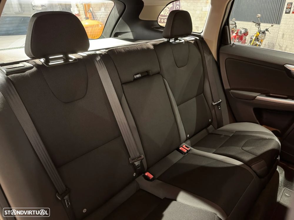 Volvo XC 60 2.0 D4 Momentum - 22