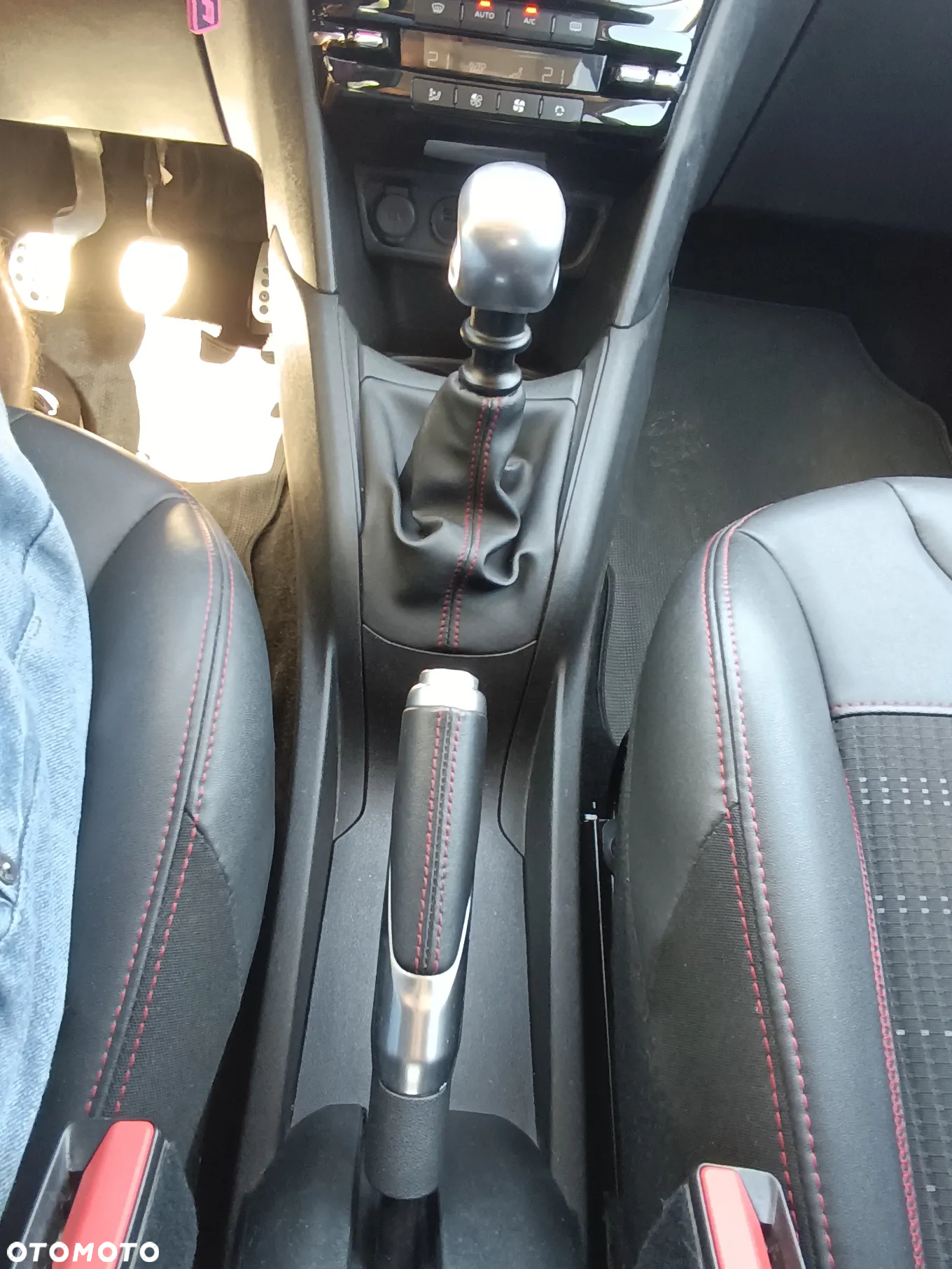 Peugeot 208 - 16
