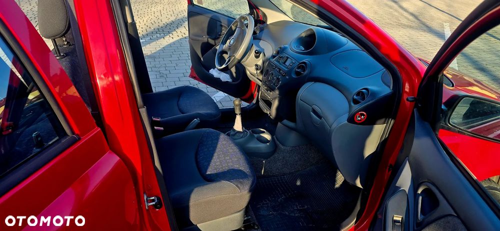 Toyota Yaris 1.0 Base - 12