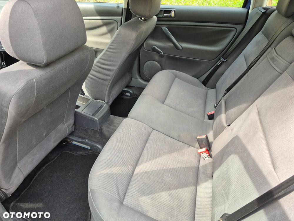 Volkswagen Passat 1.9 TDI Basis Tiptr - 11