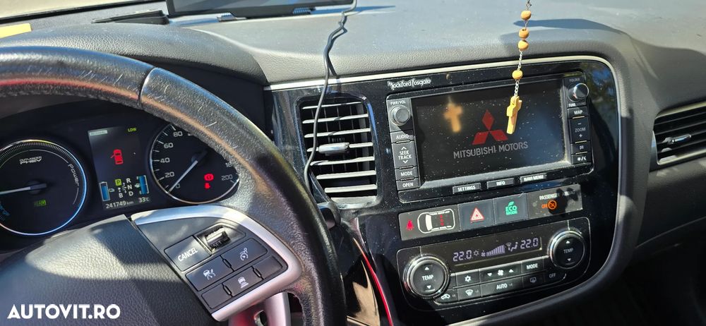 Mitsubishi Outlander 2.0 4WD Plug-In Hybrid Top - 4