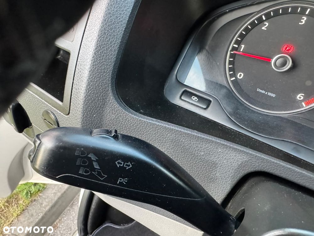 Volkswagen TRANSPORTER L2H1 LIFT Długi Klima Duże Radio Tempomat Furgon 3os. Rury - 14