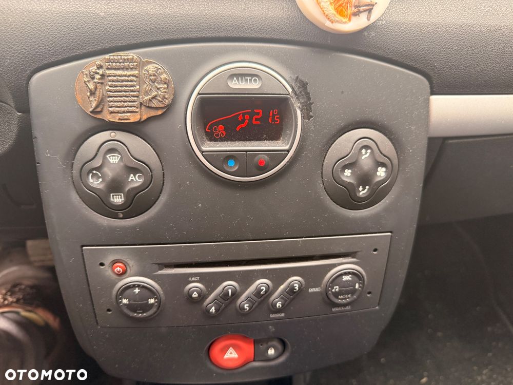 Renault Clio 1.2 16V 75 Expression - 18