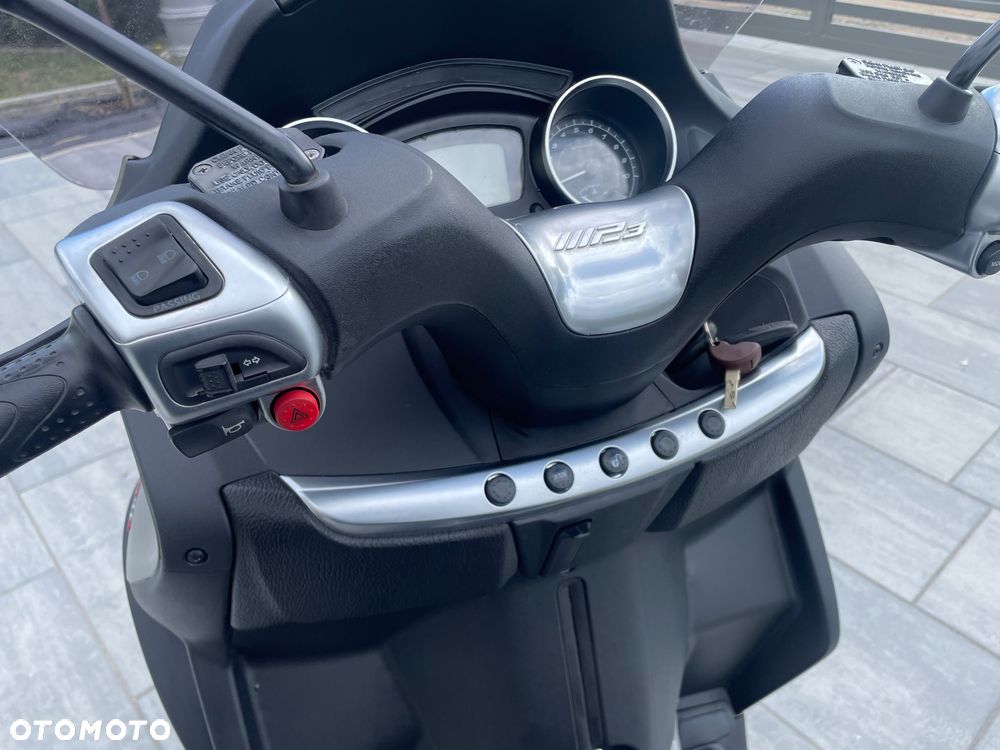 Piaggio MP-3 - 6