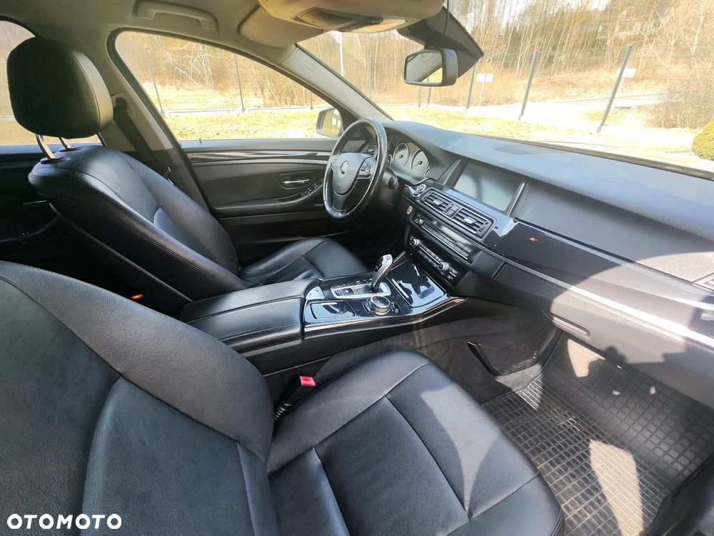 BMW Seria 5 525d xDrive - 16
