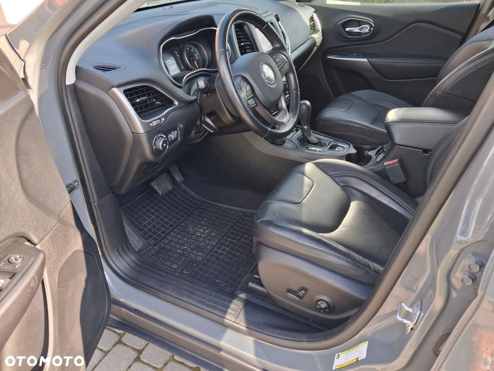 Jeep Cherokee - 7