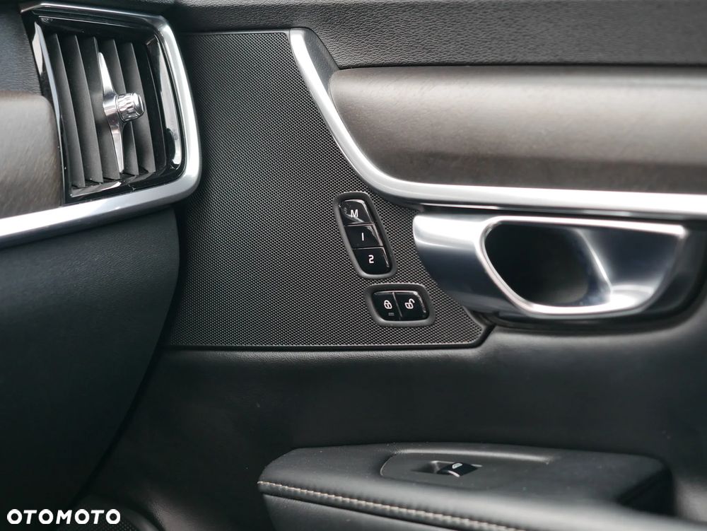 Volvo V90 Cross Country D4 AWD Pro - 23
