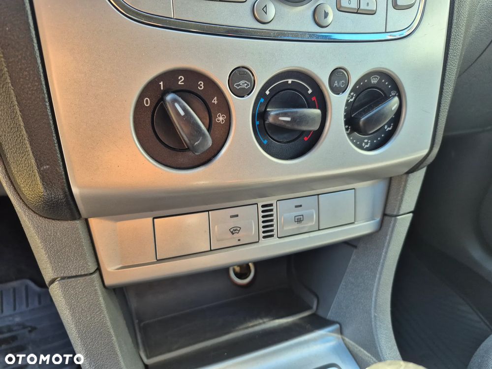 Ford Focus 1.6 16V Sport - 14