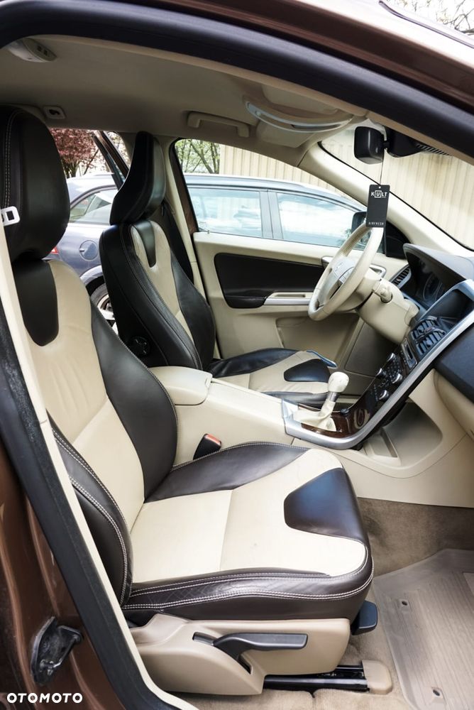 Volvo XC 60 2.4D AWD - 9