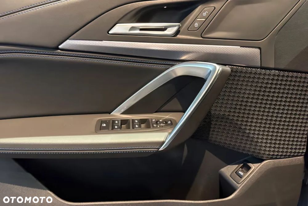 BMW X1 sDrive20i mHEV - 13