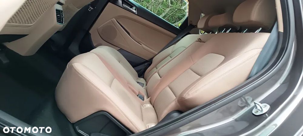 Hyundai Tucson 2.0 CRDI BlueDrive Comfort 2WD - 19