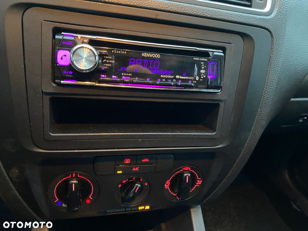 Volkswagen Jetta - 8