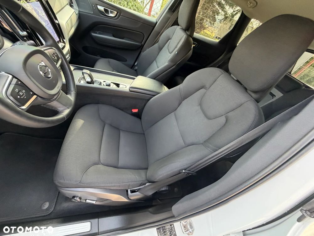 Volvo XC 60 B4 B Momentum Pro - 12