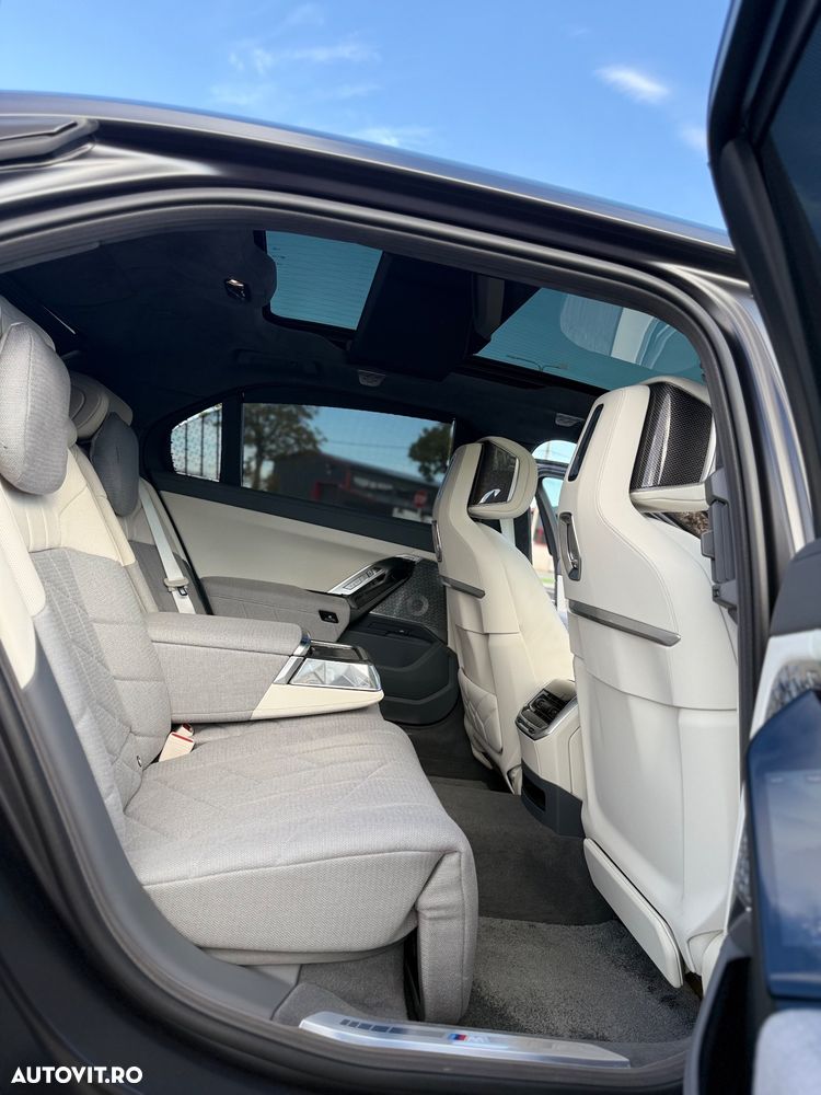 BMW M7 M760e xDrive - 19