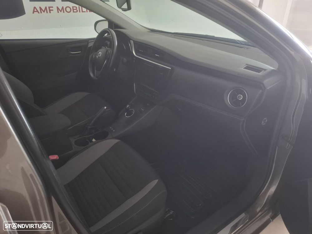 Toyota Auris 1.8 HSD Comfort+P.Sport - 9