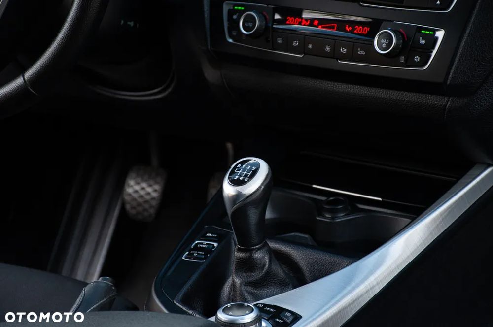 BMW Seria 1 118d Sport Line - 22