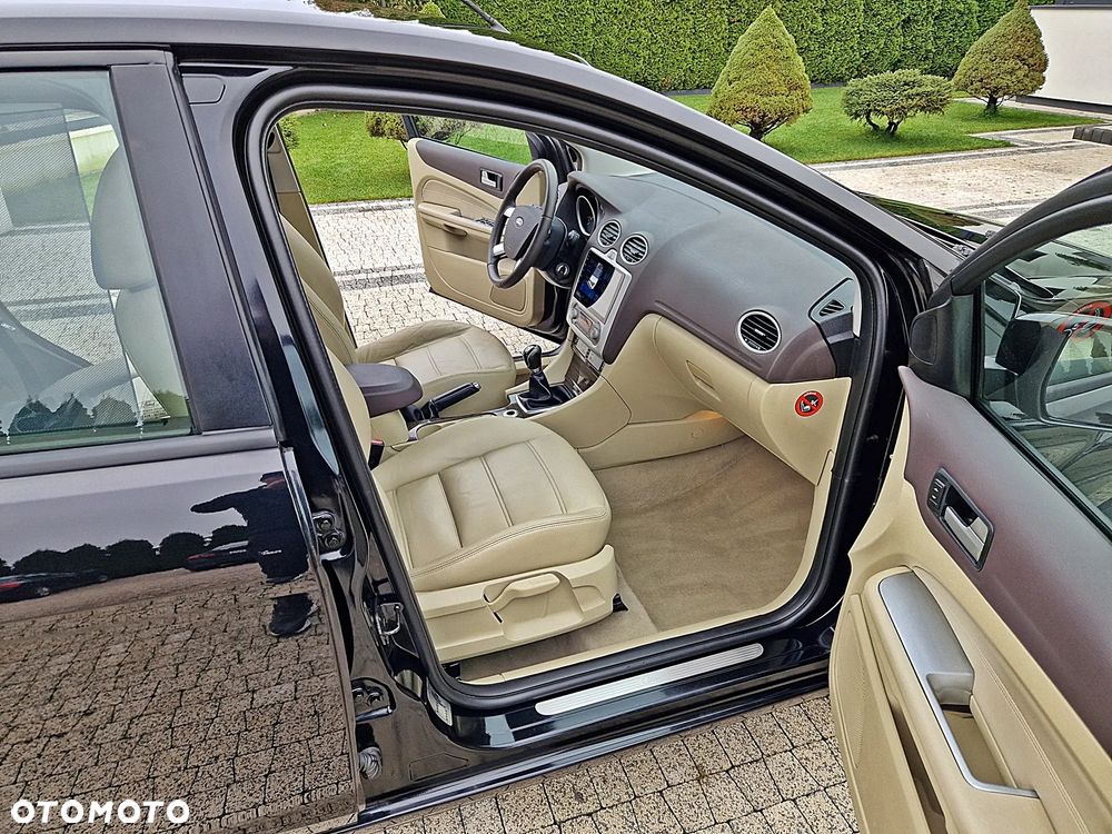 Ford Focus 1.6 Ghia - 22