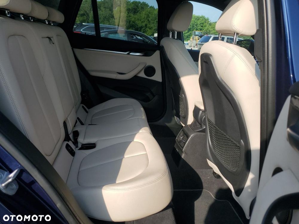 BMW X1 xDrive25i GPF Sport Line sport - 10