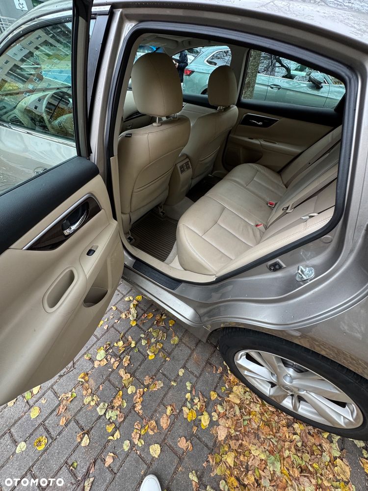 Nissan Altima - 12