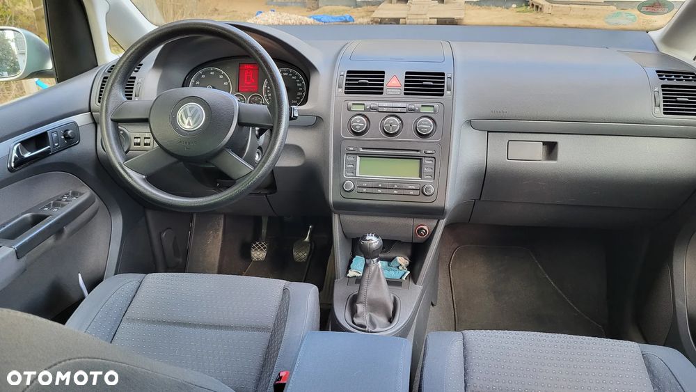 Volkswagen Touran 1.6 FSI Highline - 8