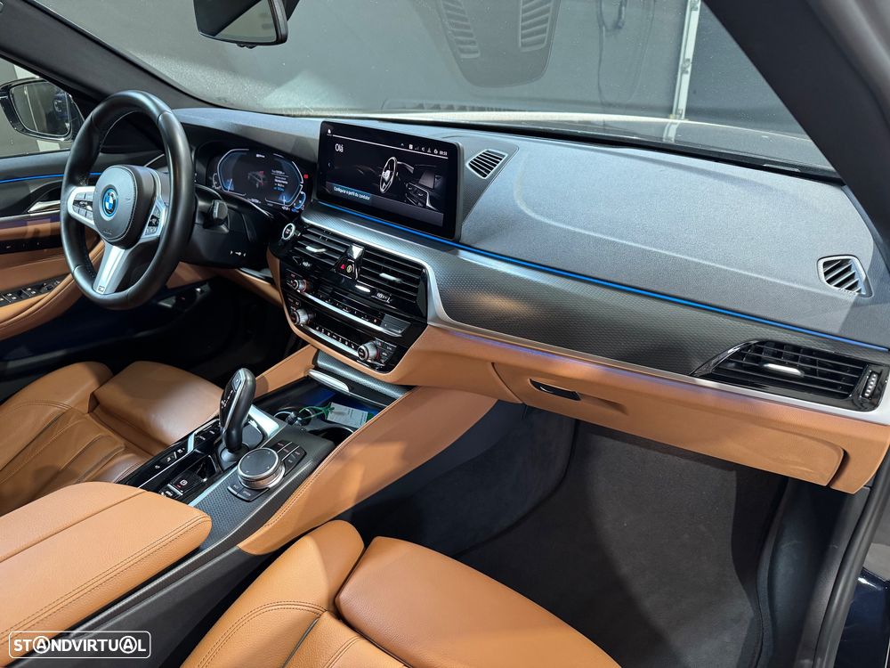 BMW 530 e Pack Desportivo M - 26