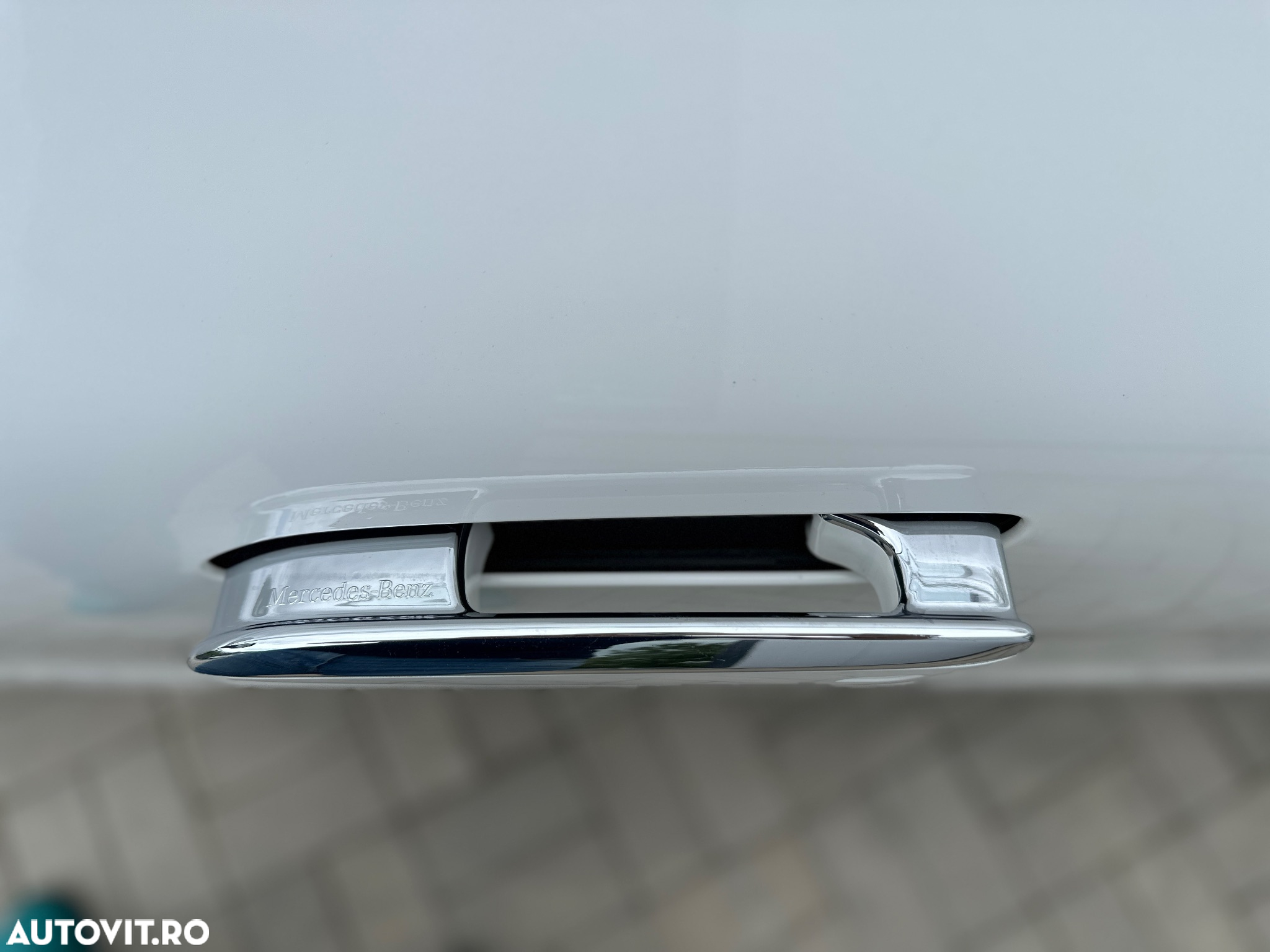 Mercedes-Benz EQE 300 - 11