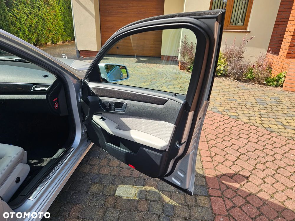 Mercedes-Benz Klasa E 350 4Matic BlueEFFICIENCY 7G-TRONIC - 22
