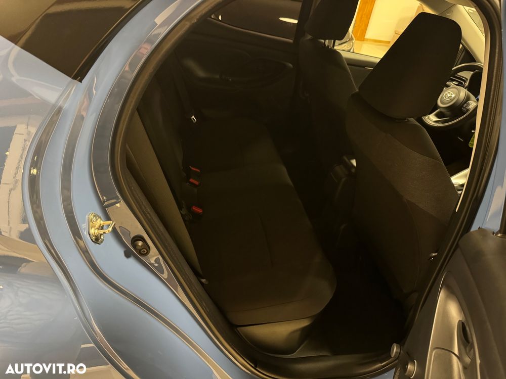 Toyota Yaris Hybrid 130 1.5 VVT-i Premiere Edition - 26