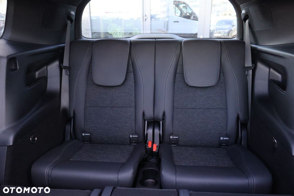 Mercedes-Benz GLB - 25