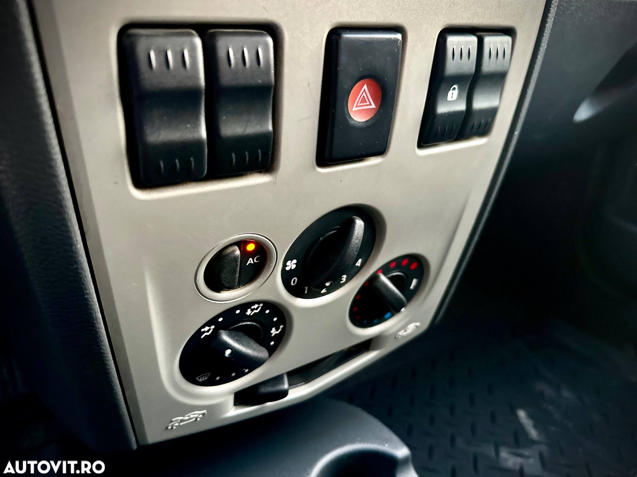 Dacia Logan Van - 12