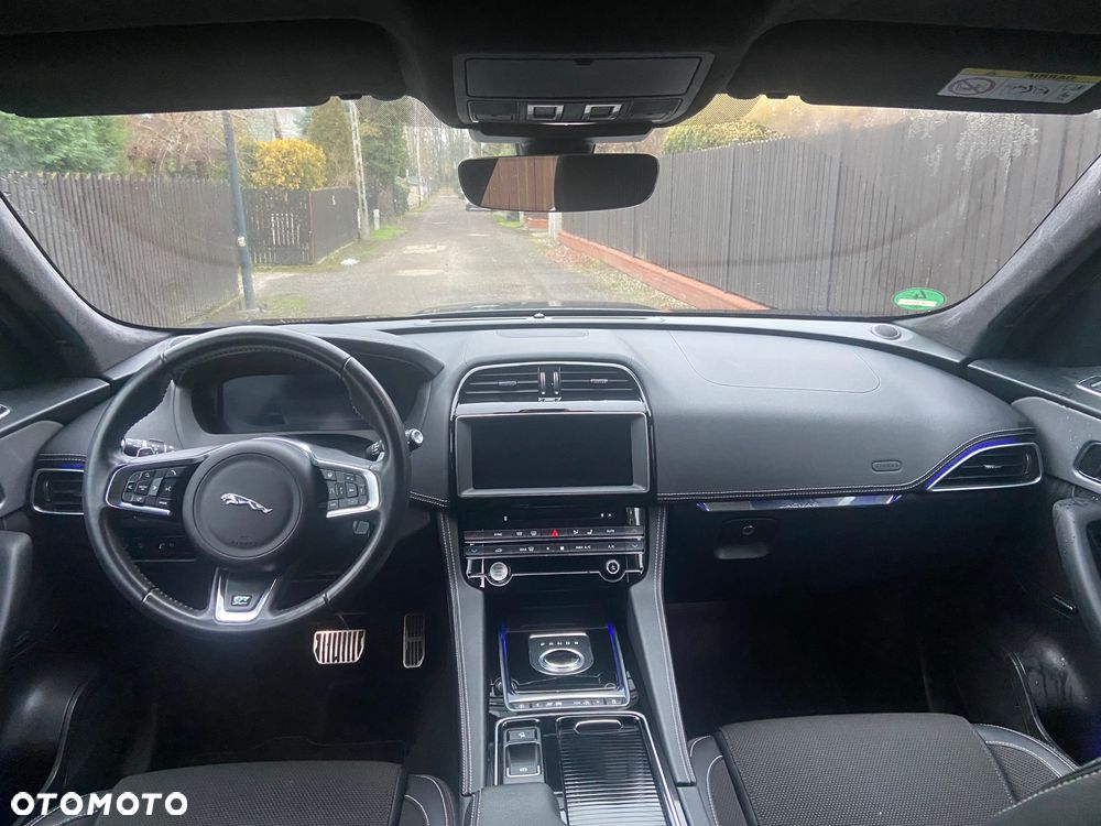 Jaguar F-Pace 2.0 i4P AWD R-Sport - 12