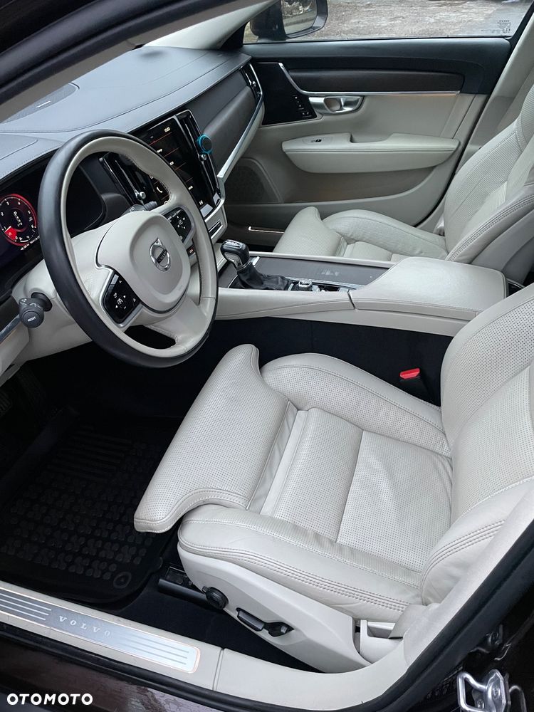 Volvo V90 D5 AWD Momentum Pro - 23