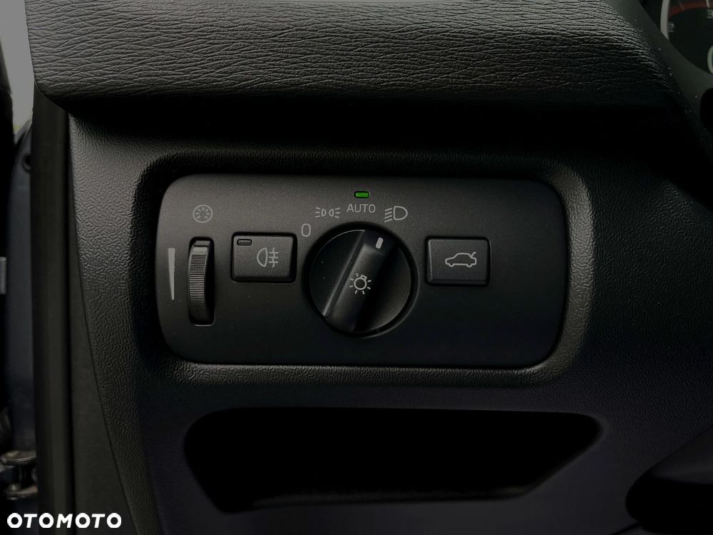 Volvo V40 Cross Country D3 Momentum - 33