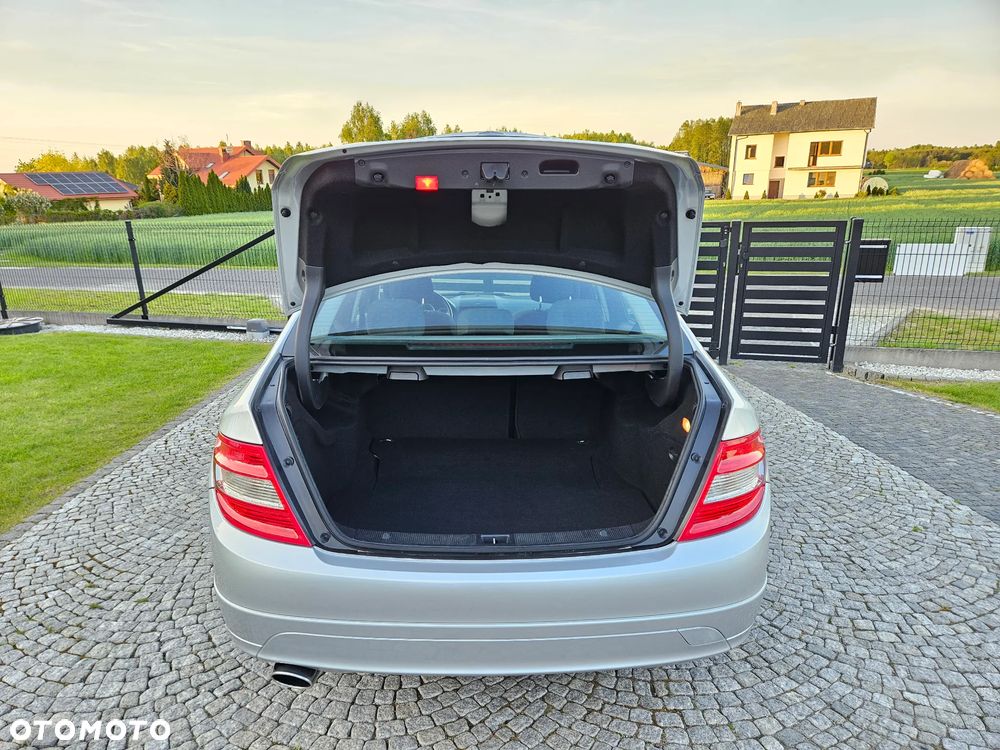 Mercedes-Benz Klasa C 200 CGI BlueEFFICIENCY Elegance - 30