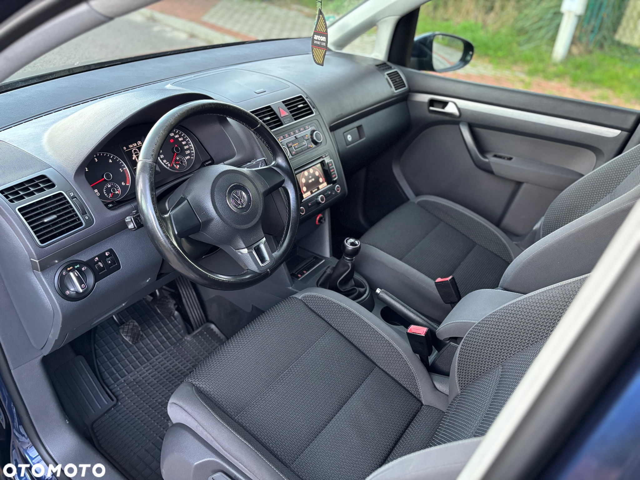 Volkswagen Touran - 6