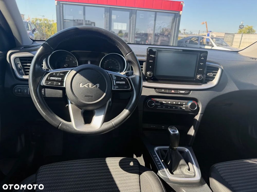 Kia Ceed 1.5 T-GDI M - 10