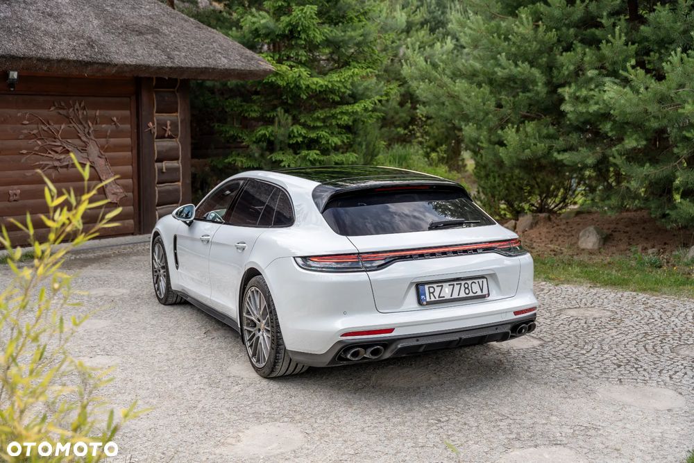 Porsche Panamera 4 Platinum Edition - 3
