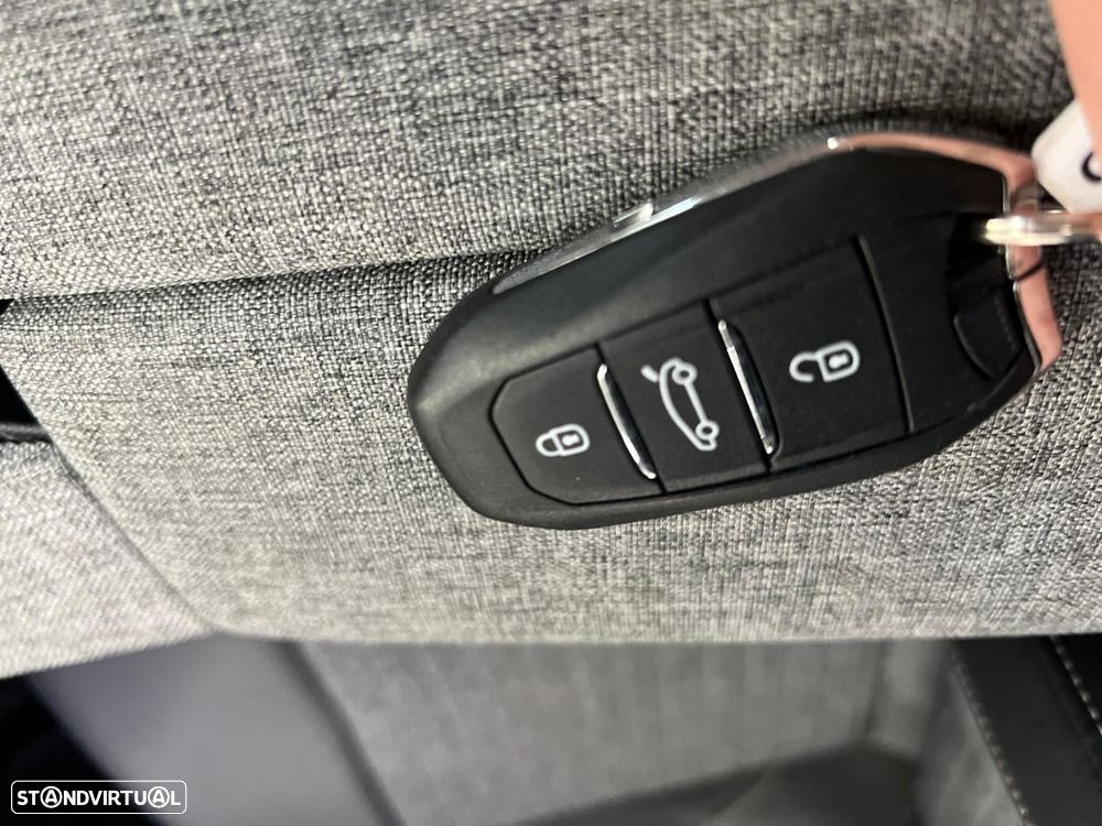 Peugeot 3008 1.2 Hybrid Allure Pack e-DCS6 - 31