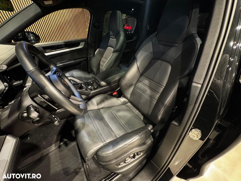 Porsche Cayenne Coupe E-Hybrid - 11