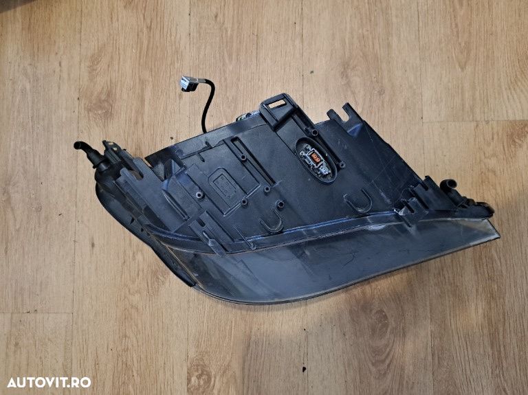 Far Stânga BMW Seria 5 E60 E61 LCI (Facelift) – Original HELLA – Bi-Xenon Standard – Sticlă Spartă - 7