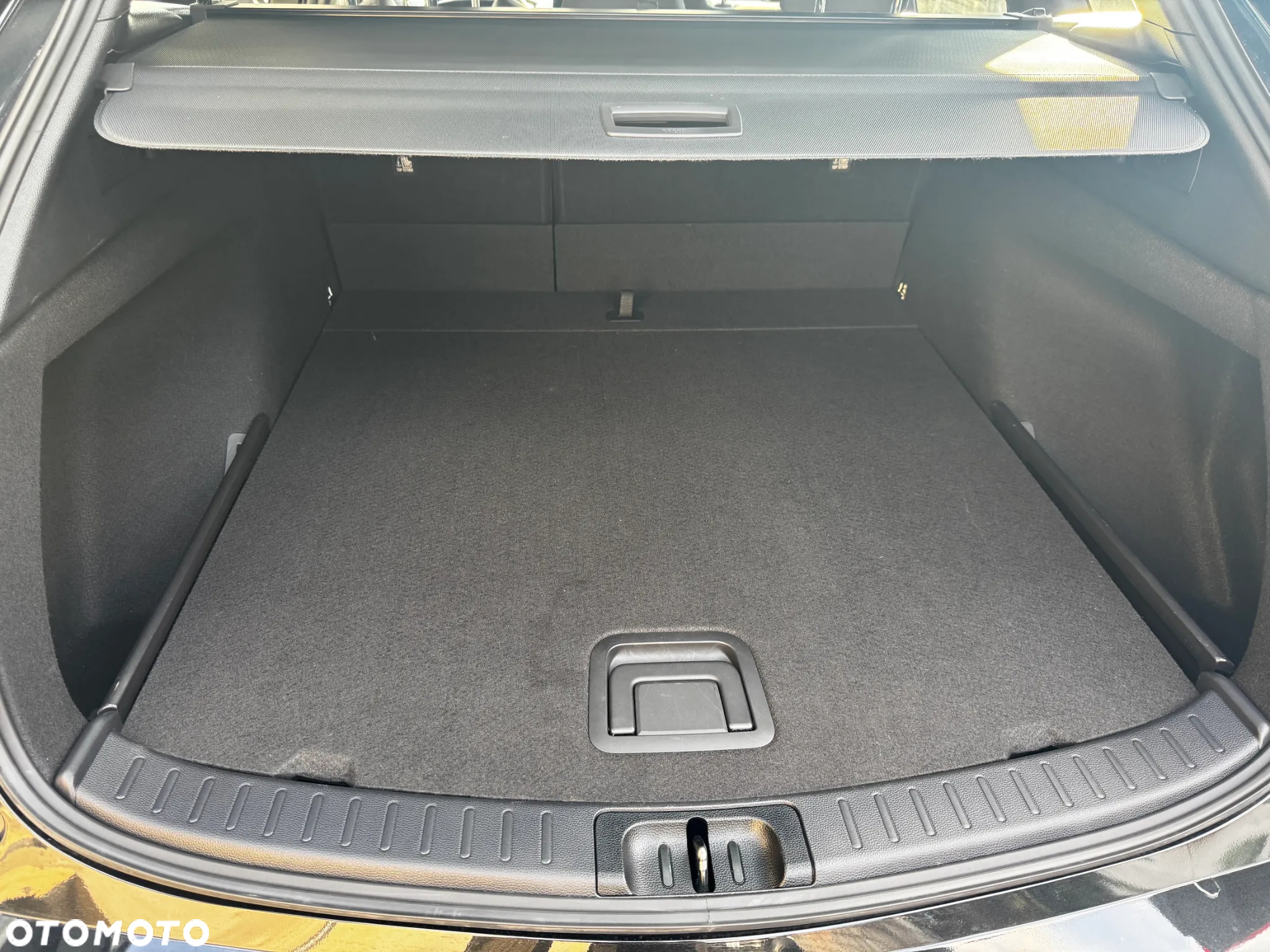 Toyota Corolla 1.8 Hybrid Executive - 16