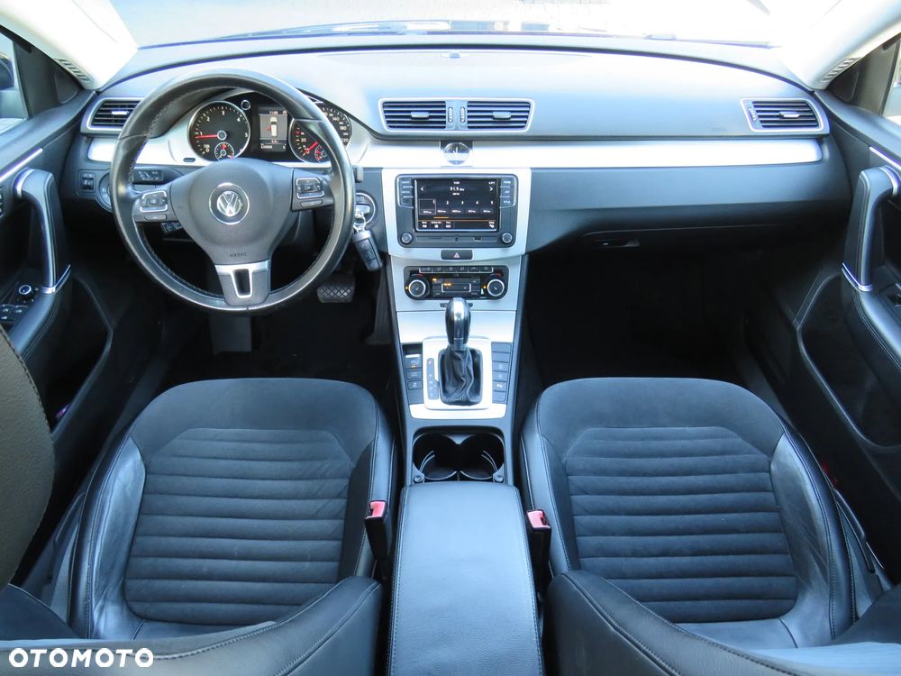 Volkswagen Passat 2.0 TDI Highline DSG - 30