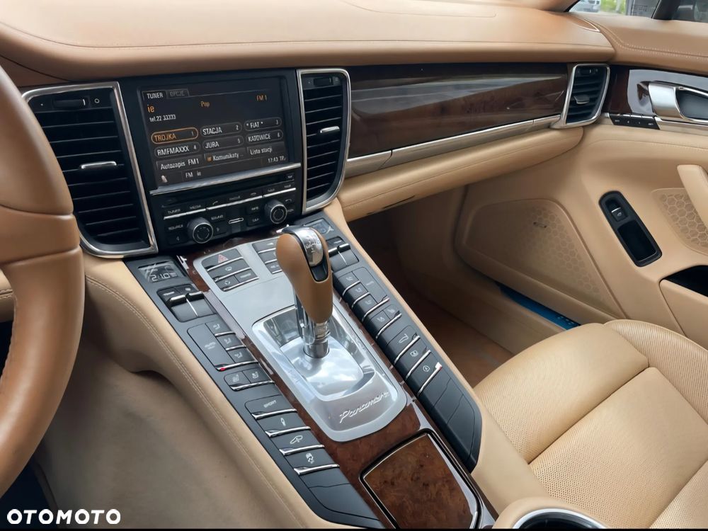 Porsche Panamera Turbo PDK - 4
