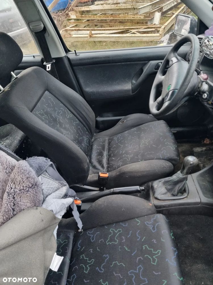 VW golf III mk3 hb 5d 1.8 AAM lakier LA5E grzane fotele Elektryczne lusterka klima na części - 4