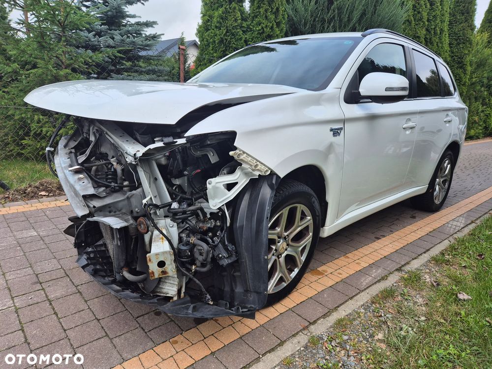 Mitsubishi Outlander PHEV Instyle NAVI + - 4